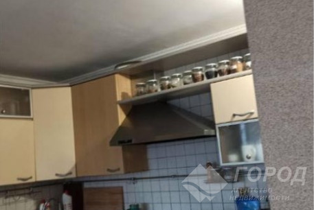 Продам 4-х кімнатну квартиру, Центр, Код: 646940/47