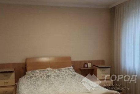 Продам 4-х кімнатну квартиру, Центр, Код: 646940/47