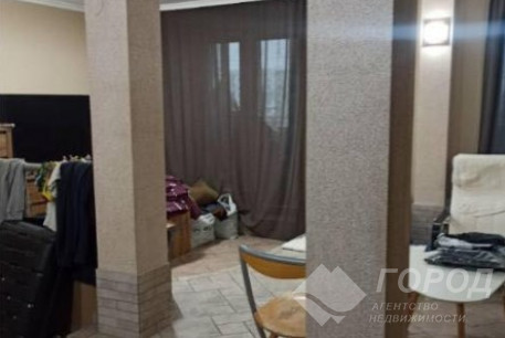 Продам 4-х кімнатну квартиру, Центр, Код: 646940/47