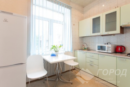 Продам 2-х кімнатну квартиру, Центр, Код: 647479/405