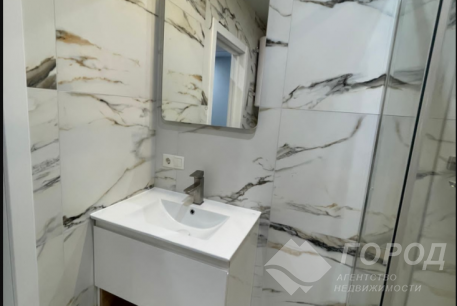 Продам 2-х кімнатну квартиру в новобудові, Центральный рынок, Код: 647479/411