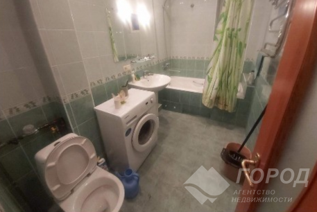 Продам 3-х кімнатну квартиру, Центр, Код: 647479/75