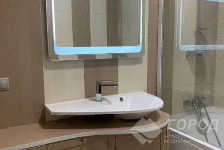 Продам 2-х кімнатну квартиру в новобудові, Центр, Код: 656653/11