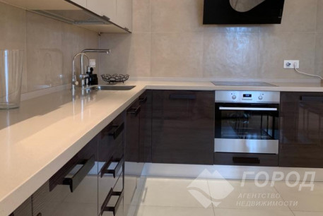 Продам 3-х кімнатну квартиру в новобудові, Центр, Код: 656653/8