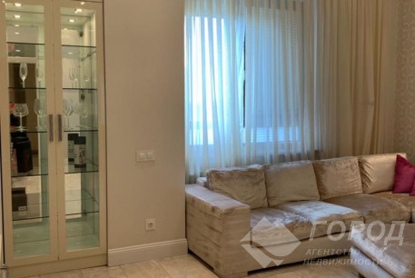 Продам 3-х кімнатну квартиру в новобудові, Центр, Код: 656653/8