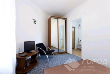 Продам 1-кімнатну квартиру, Центр, Код: 682744/2