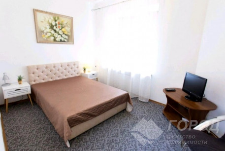 Продам 1-кімнатну квартиру, Центр, Код: 682744/2