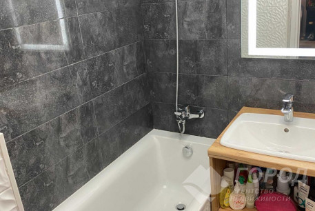 Продам 2-х кімнатну квартиру, Центральный рынок, Код: 700489/2