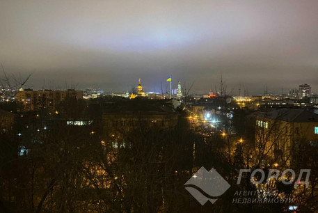 Продам 2-х кімнатну квартиру, Центральный рынок, Код: 700489/2