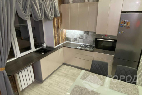 Продам 2-х кімнатну квартиру, Центральный рынок, Код: 700489/2