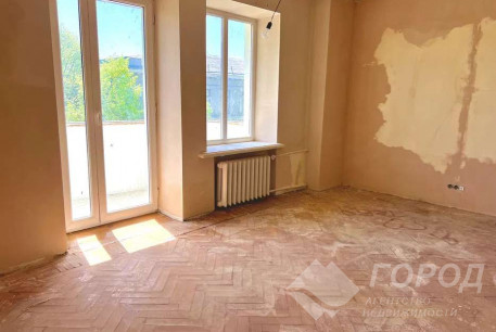 Продам 2-х кімнатну квартиру, Центр, Код: 700965/2