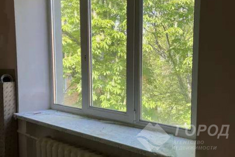 Продам 2-х кімнатну квартиру, Центр, Код: 700965/2