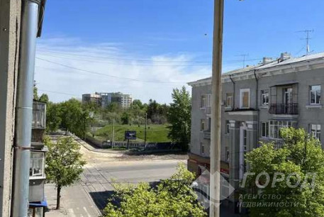 Продам 2-х кімнатну квартиру, Центр, Код: 700965/2