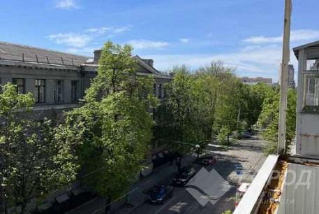 Продам 2-х кімнатну квартиру, Центр, Код: 700965/2