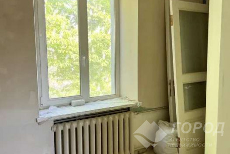 Продам 2-х кімнатну квартиру, Центр, Код: 700965/2