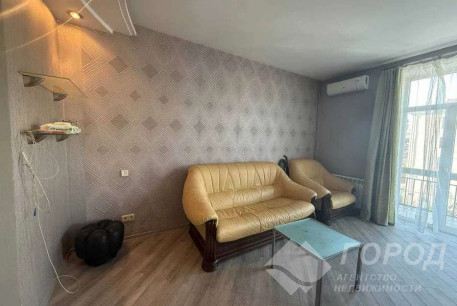 Продам 2-х кімнатну квартиру, Гагарина проспект, Защитников Украины метро (Площадь Восстания), Код: 700971/4