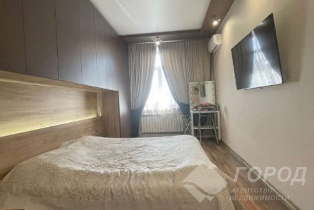 Продам 5-и кімнатну квартиру, Центр, Площадь Конституции метро (Советская), Код: 704210/37