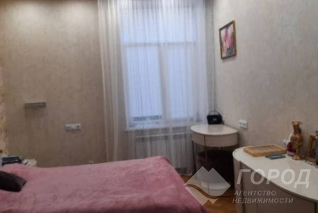 Продам 3-х кімнатну квартиру, Центр, Код: 704840/89