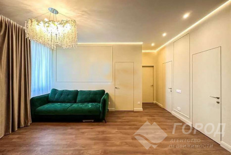 Продам 3-х кімнатну квартиру в новобудові, Центр, Код: 709783/4