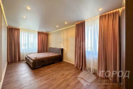 Продам 3-х кімнатну квартиру в новобудові, Центр, Код: 709783/4