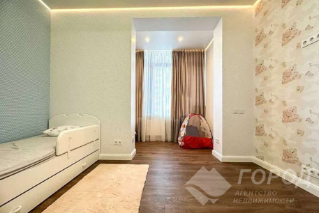 Продам 3-х кімнатну квартиру в новобудові, Центр, Код: 709783/4