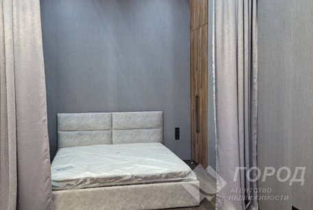 Продам 4-х кімнатну квартиру, Центр, Код: 716240/12