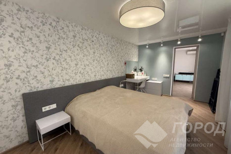 Продам 3-х кімнатну квартиру, Центральный рынок, Код: 720244/3
