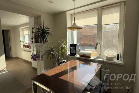 Продам 3-х кімнатну квартиру, Центральный рынок, Код: 720244/3