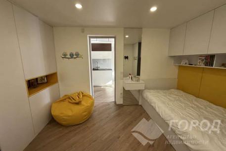 Продам 3-х кімнатну квартиру, Центральный рынок, Код: 720244/3