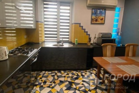 Продам 4-х кімнатну квартиру, Центр, Код: 727132/22