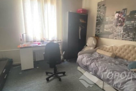 Продам 4-х кімнатну квартиру, Центр, Код: 727132/22