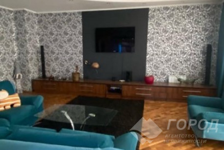 Продам 4-х кімнатну квартиру, Центр, Код: 727132/22