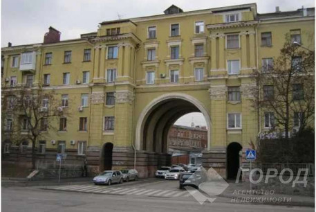 Продам 2-х кімнатну квартиру, Центр, Код: 738945/2