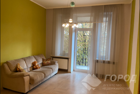 Продам 5-и кімнатну квартиру, Центр, Код: 740004/7