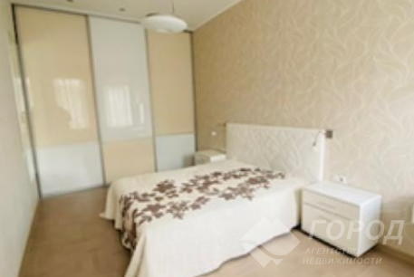 Продам 5-и кімнатну квартиру, Центр, Код: 740004/7