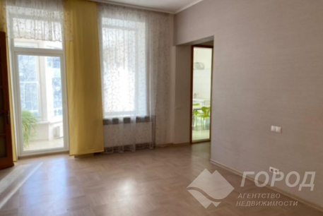 Продам 5-и кімнатну квартиру, Центр, Код: 740004/7