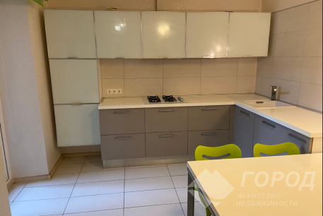 Продам 5-и кімнатну квартиру, Центр, Код: 740004/7