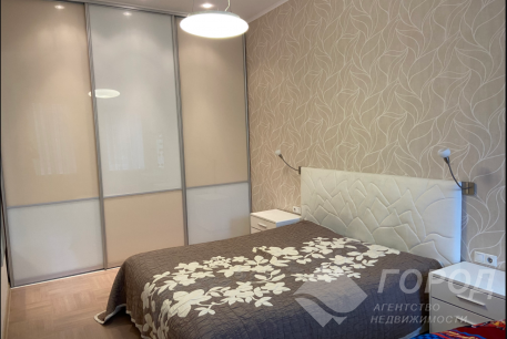 Продам 5-и кімнатну квартиру, Центр, Код: 740004/7