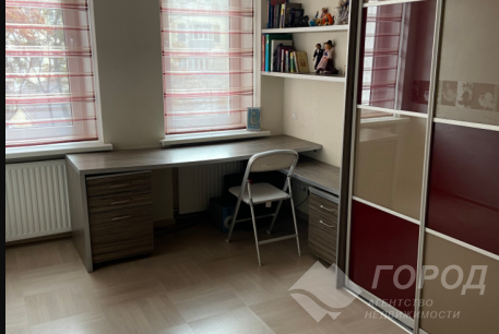 Продам 5-и кімнатну квартиру, Центр, Код: 740004/7