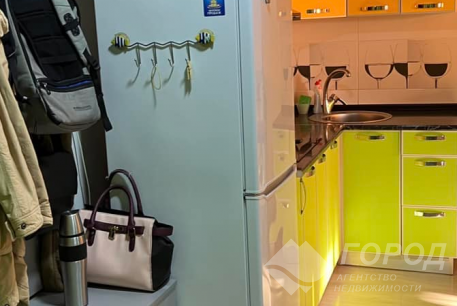 Продам 2-х кімнатну квартиру, Центральный рынок, Код: 742377/33