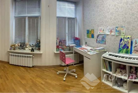 Продам 4-х кімнатну квартиру, Центр, Площадь Конституции метро (Советская), Код: 748581/2