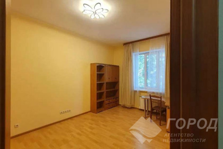 Продам 3-х кімнатну квартиру, Центр, Код: 767276/2