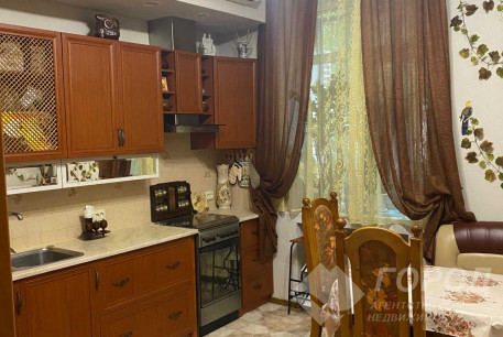 Продам 2-х кімнатну квартиру, Центр, Код: 790224/1