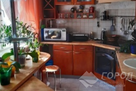 Продам 4-х кімнатну квартиру, Центр, Код: 790811/56