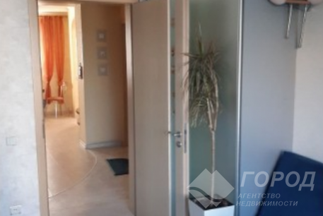 Продам 4-х кімнатну квартиру, Центр, Код: 790811/56