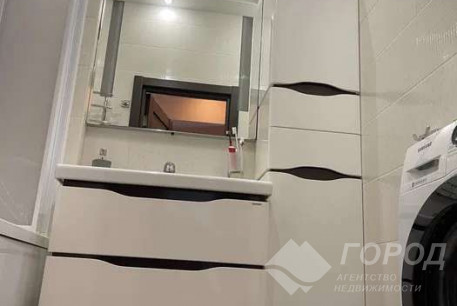 Продам 2-х кімнатну квартиру, Центр, Ярослава Мудрого пл., Код: 796442/2