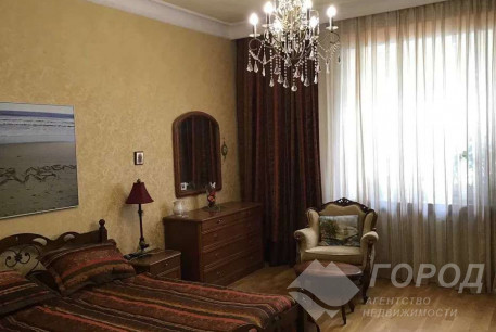 Продам 2-х кімнатну квартиру, Центр, Код: 797385/1