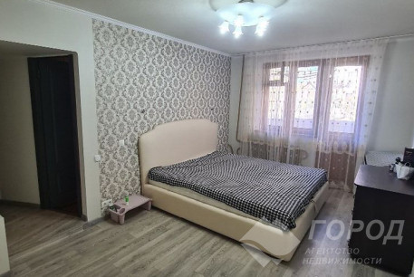 Продам 4-х кімнатну квартиру, Новые дома, Дворец спорта, Код: 797725/1