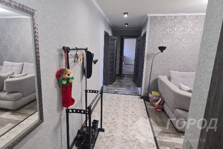 Продам 4-х кімнатну квартиру, Новые дома, Дворец спорта, Код: 797725/1