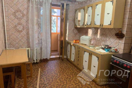 Продам 4-х кімнатну квартиру, Центр, Код: 799177/2